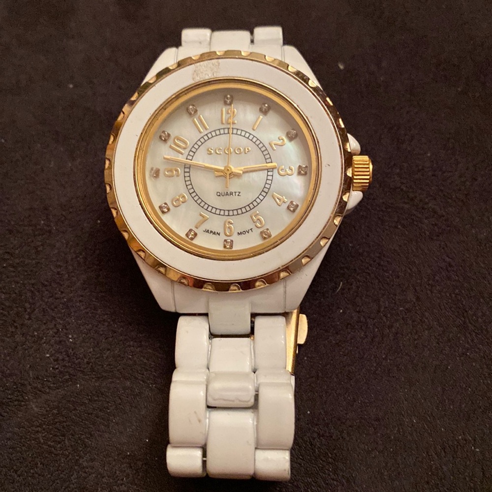 Scoop- white large watch! Gorgeous!